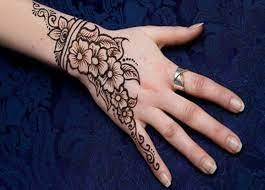 Bagi yang ingin tampil cantik di hari pernikahan. 23 Gambar Henna Telapak Tangan Yang Simple
