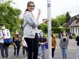 Er steht für den äußeren doch nicht jeder kann oder will sich auf die weite, beschwerliche reise machen. Uslarer Gymnasiasten Schildern Erste Etappe Zum Jakobsweg Aus Uslar