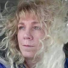 Lisa Guterman's Instagram, Twitter & Facebook