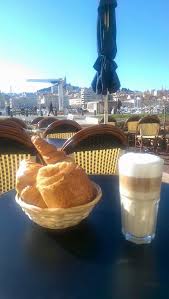 Petit Dejeuner En Terrasse Sur Le Vieux Port Vieux Port Vieux Port De Marseille Terrasse