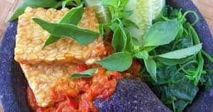 13 langkah cara membuat ayam penyet ✓ menggunakan sambal terasi pedas ✓ tips mengungkep & menggoreng ayam. Sambal Ayam Penyet Kuali Sudip