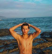 Xolo maridueña was born in los angeles, california on june 9, 2001 and started acting professionally in 2011. Fotografia General De Xolo Mariduena Foto 3 De 35 Karate Kid Cobra Kai Cobra Kai Dojo Cobra Kai Wallpaper