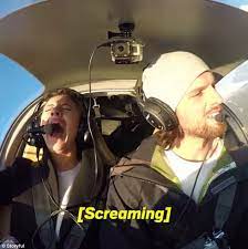 True love and romance is up in the air for a california couple. Amateur Pilot Proposes By Faking Engine Failure Daily Mail Online