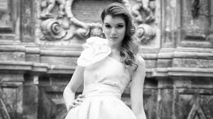 Maybe you would like to learn more about one of these? Estela Garro Y Sus Looks Para Invitadas
