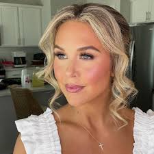 A moment for @meredith.willett 😍 Makeup by me! Hair by @kennedyalyssa_