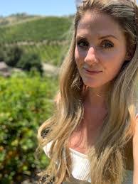 Leah Silva's Instagram, Twitter & Facebook