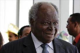 Mwai kibaki (nyeri, 1931) político keniano. Kibaki Spends Three Weeks At Nairobi Hospital