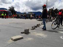 Universidad central ofrece albergue a estudiantes durante manifestaciones. Protestas En Bogota Transmilenio Cierre De Portales Y Estaciones Por Manifestaciones Hoy Economia Portafolio