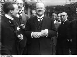 The weimar government's main crisis occurred in 1923 after the germans missed a reparations payment late in 1922. O Ang