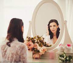 Woman Reveals What It S Like To Go Through Life As A Really Beautiful Woman Daily Mail Online