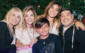 Noel barrionuevo @noebarrionuevo on twitter. El Encuentro De Diego Maradona Y Claudia Villafane Tras Largos Anos De Distanciamiento Misionesonline