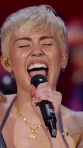 Noah Cyrus Shines in Unplugged Performance