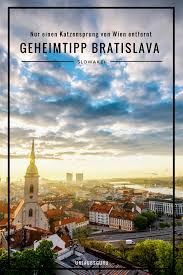 A medieval and gothic old town, baroque palaces commissioned by hungarian nobles, and the crowning castle, rebuilt to renaissance finery. Bratislava Die Hauptstadt Der Slowakei Urlaubsguru Bratislava Slowakei Reisefotografie