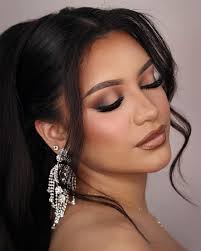 Our baby Kim 💚 @kim.paredes Makeup: Cindy Picture: @eth.productions Curls:  Jasmin @styled.byjasmin Products: Eyeliner: @inglot_cosmetics Lip Liner:  @beautycreations.cosmetics Lipstick: @anastasiabeverlyhills Lipgloss:  @nyxcosmetics Foundation ...