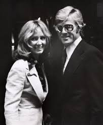 On 18th august, 1936 in santa monica, california, usa, he is famous for the sundance. Robert Redford Lola Redford 1974 Jpg 500 612 Robert Redford Schauspieler Lola Van Wagenen