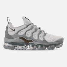 Right View Of Women S Nike Air Vapormax Plus Casual Shoes In Light Silver Medium Olive Mica Green Nike Air Nike Air Vapormax Womens Sneakers