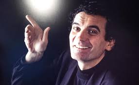 Massimo troisi è stato un attore e regista italiano, tra gli interpreti più amati della sua generazione. Luminarie Natalizie Con Le Frasi Di Massimo Troisi L Iniziativa A San Giorgio