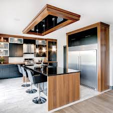 Cette cuisine prouve que le bois est un vrai caméléon. Cuisine Elegante En Noir Et Blanc Avec Accents De Bois Je Decore