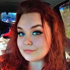 Ellen Housley's Instagram, Twitter & Facebook