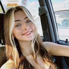 Amber Cooney's Instagram, Twitter & Facebook