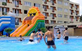 Montereau Bain De Fraicheur Pour Les Jeunes A La Plage D Ete Le Parisien