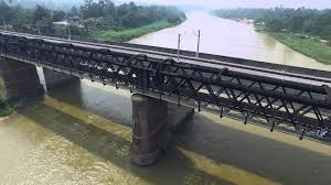 China sebagai daratan terluas di benua asia memiliki beberapa sungai dengan ukuran yang sangat panjang. Jambatan Victoria Sudah Berusia 122 Tahun Masih Kukuh Merentasi Sungai Perak Libur