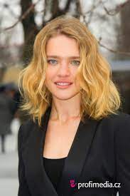 Pin By Zuzka On Ucesy Hair Photo Natalia Vodianova Hair Curly Hair Styles