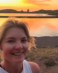 🥂Welcome to Dry But Wet!! I'm Amy, your passionate non alcoholic drinks  expert! Have I always been this way? ➡️ Not so much. I ended my  relationship with alcohol in June 2020