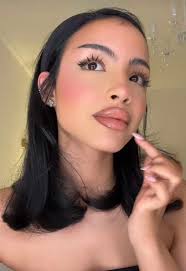 Makeup Struggles: When Your Face Itches