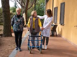 Le case di cura sono destinate agli anziani che necessitano di un aiuto nell'assistenza sanitaria per malattie croniche, ma che non hanno bisogno di essere ricoverati in ospedale. Casa Di Riposo In Provincia Di Varese Residenza Al Lago Le Residenze