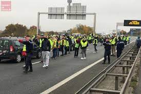 Attention toutes les villes risquent d'être bloquer lors du rassemblement du 17 novembre. Maine Et Loire Gilets Jaunes Suivez En Direct Les Manifestations Directco Cholet Maville Com
