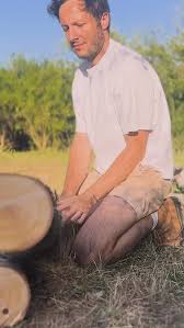 Bonjour les fans , bon dimanche 🫶🏽 Notre Vianney s'active sur la  construction de sa cabane 🪵🛖👍🏻 | Facebook