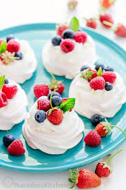 8egg whites (make sure there is no shell or yolks at all in your whites) 2 1/2 cupscaster sugar (also called superfine sugar) 2 tsp vinegar. Pavlova Recipe Video Natashaskitchen Com