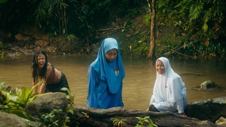 Tiger Stripes' Review: Puberty Brings Out the Monster Within