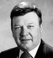 Robert Whittaker Obituary (2016)