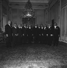 Docente universitario, politico (democrazia cristiana). Franco Restivo Ministro Dell Interno Con I Prefetti Di Nuova Nomina Foto Dei Presidenti Della Repubblica Portale Storico Della Presidenza Della Repubblica