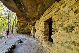 Devil's Den State Park: Beautiful Hikes and Hidden Caves