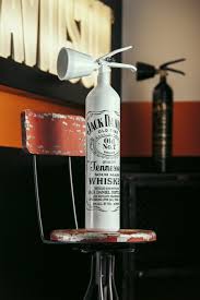 Alerte Eau Feu Extincteur Design Extincteur Decoration Jack Daniel S Deco Maison Https Www Alerte Ea Extincteur Feu Et Glace Deco Mariage New York