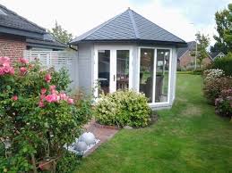 Ob Wind Oder Wetter In Diesem Hellgrauen 5 Eck Gartenhaus Mit Bodentiefen Fenstern Konnen Sie Immer Ihren Garten 5 Eck Gartenhaus Garten Pavillon Gartenhaus