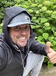 Karen Keren's Instagram, Twitter & Facebook