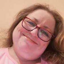 I am 69 years old , i live alone, I am a widow. I am ready to travel to any  country if you accept me.❤️