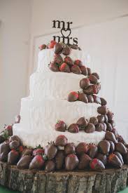 White Wedding Cake With Chocolate Covered Strawberries Fall Wedding Cakes Wedding Cakes Wedding