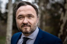 Dan Jørgensen vil skrue markant ned for olie og gas