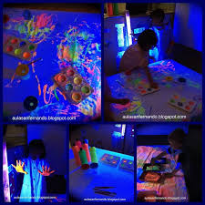 Nos Abrimos Al Mundo Taller Sensorial Con Luz Negra Luz Negra Arte Sensorial Pintura Dactilar