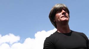 Joachim löw has been managing the german national football team since 2006. Joachim Low Privat Schwul Toupet Oder Gluckspullover Jogi Low Spricht Klartext News De