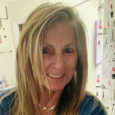 How can a single mom find a new place to live in Navarre after being given  a short notice to move out?