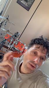 Ragazzi questa sera ore 18.00 in diretta su Rocker Tv per un’oretta di  chiacchere e musica!!! Non mancate!