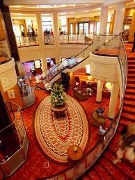 Queen mary 2 is a remarkable flagship, her style and elegance are legendary. Britisches Flair Auf Der Queen Mary 2 Travellerblog