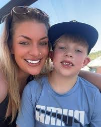 Kelly Riedel's Instagram, Twitter & Facebook