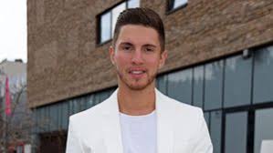 Der privatsender sat1 hat die zweite staffel seiner sendung promis privat ins rennen geschickt. Justine Dippl Promiflash De